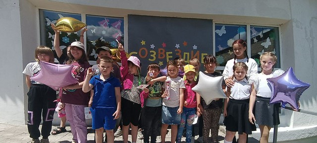 Торжественное закрытие работы тематической площадки «До свидания, друзья!».